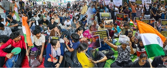 जंतर-मंतर पर फिर जुटी कॉकरोच जनता पार्टी, आज संसद मार्च का ऐलान 1 कॉकरोच जनता पार्टी संसद मार्च