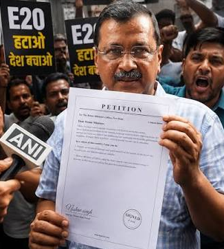 ई-20 पेट्रोल के खिलाफ AAP का हल्लाबोल: केजरीवाल के नेतृत्व में पीएम आवास की ओर मार्च, पुलिस ने रोका 1 e-20-patrol-hangama